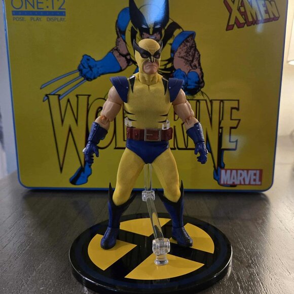 Mezco One:12 Steelbox Wolverine- NO SENTINEL BASE - Excellent Condition